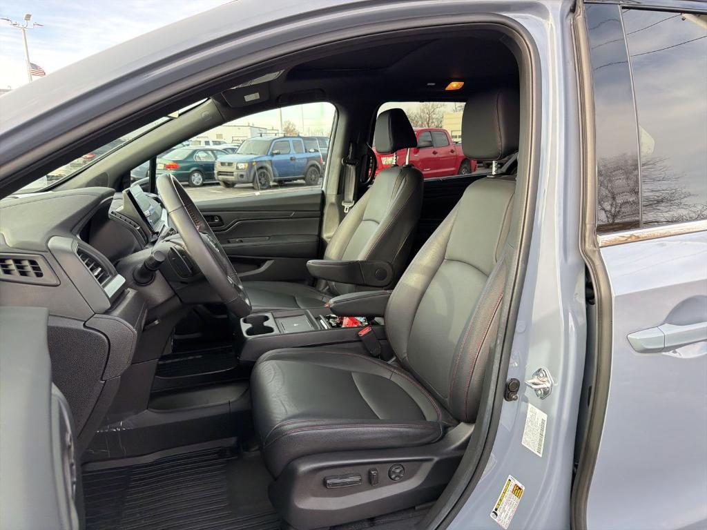 used 2025 Honda Odyssey car, priced at $40,900