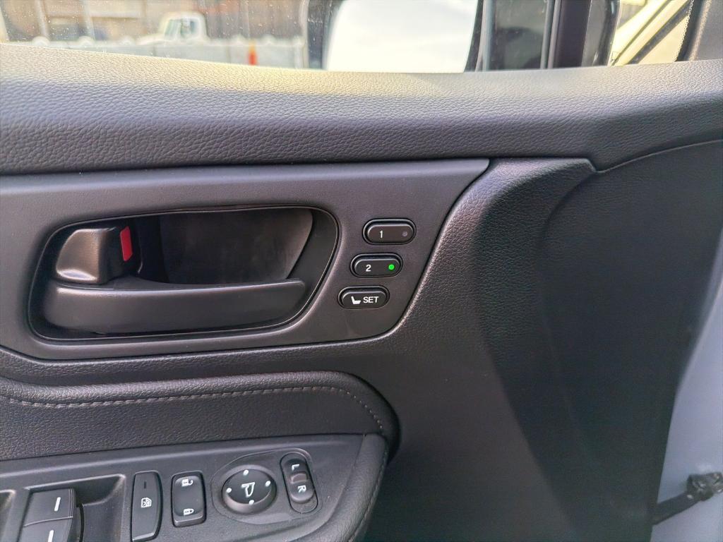 used 2025 Honda Odyssey car, priced at $40,900