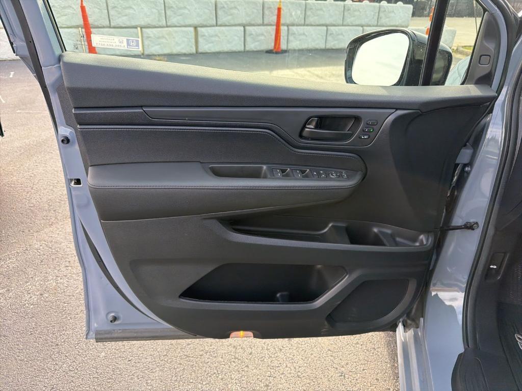 used 2025 Honda Odyssey car, priced at $40,900
