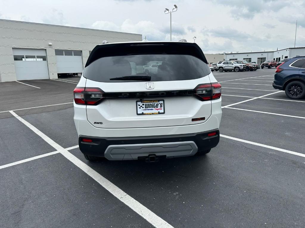 new 2025 Honda Pilot car, priced at $51,350