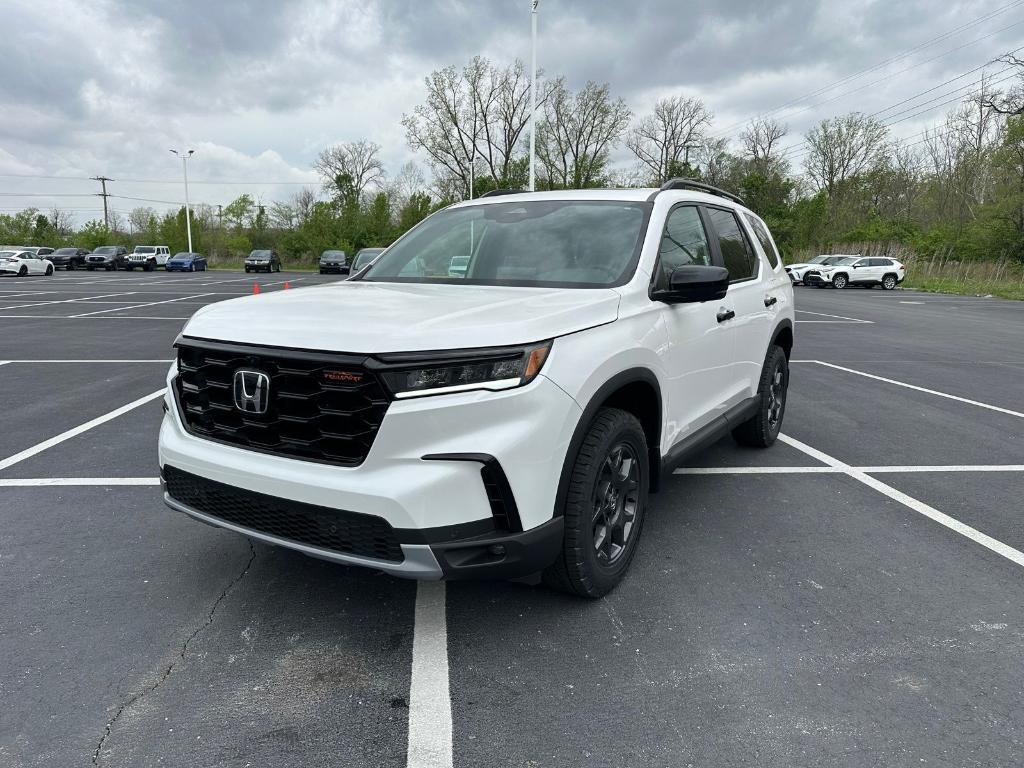 new 2025 Honda Pilot car, priced at $51,350