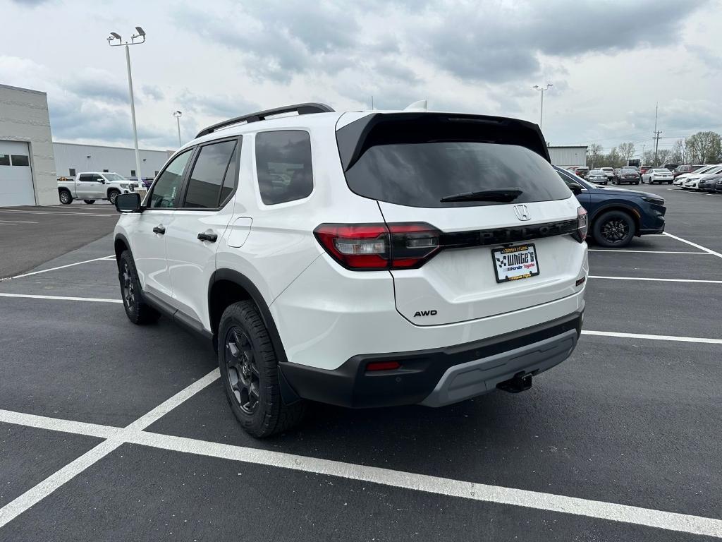 new 2025 Honda Pilot car, priced at $51,350