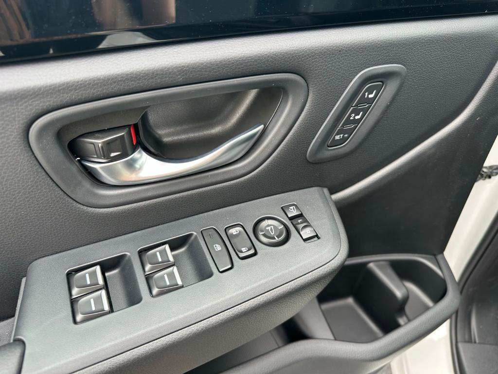 new 2025 Honda Pilot car, priced at $51,350