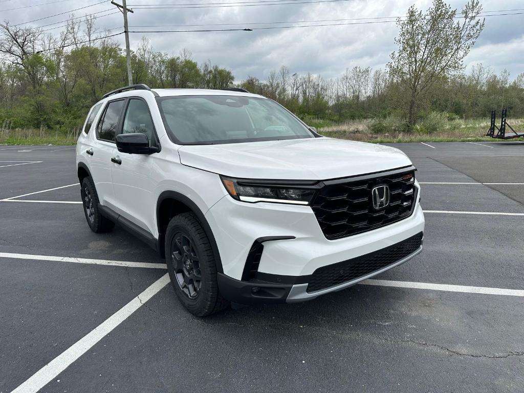 new 2025 Honda Pilot car, priced at $51,350
