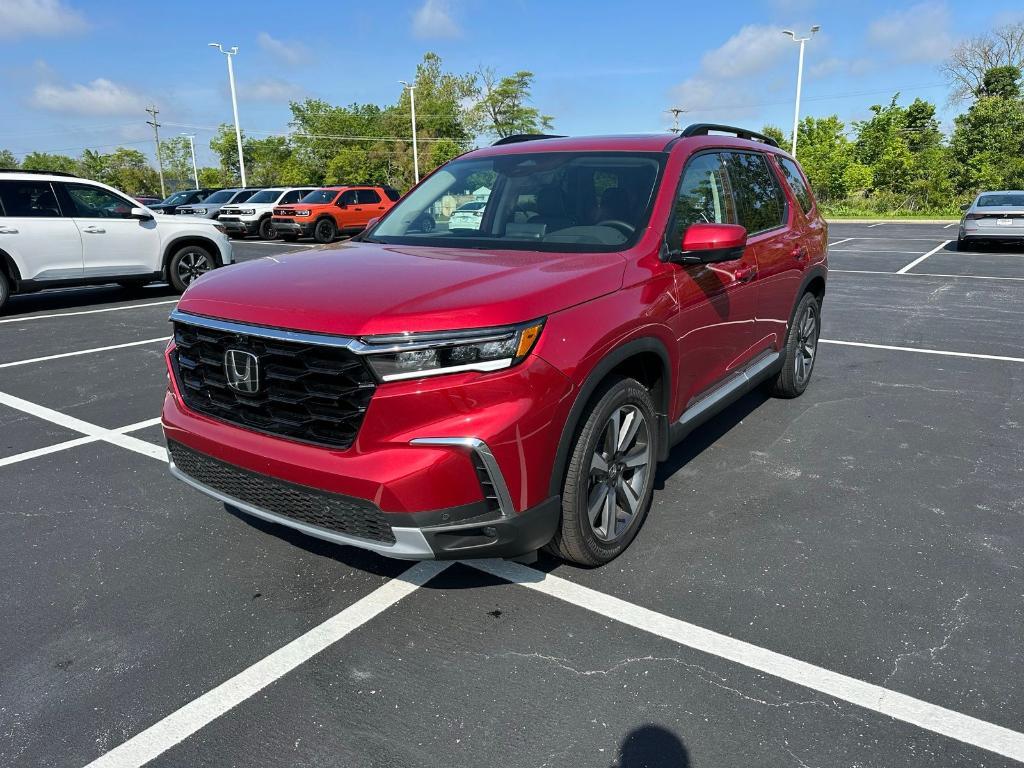 new 2025 Honda Pilot car, priced at $54,985