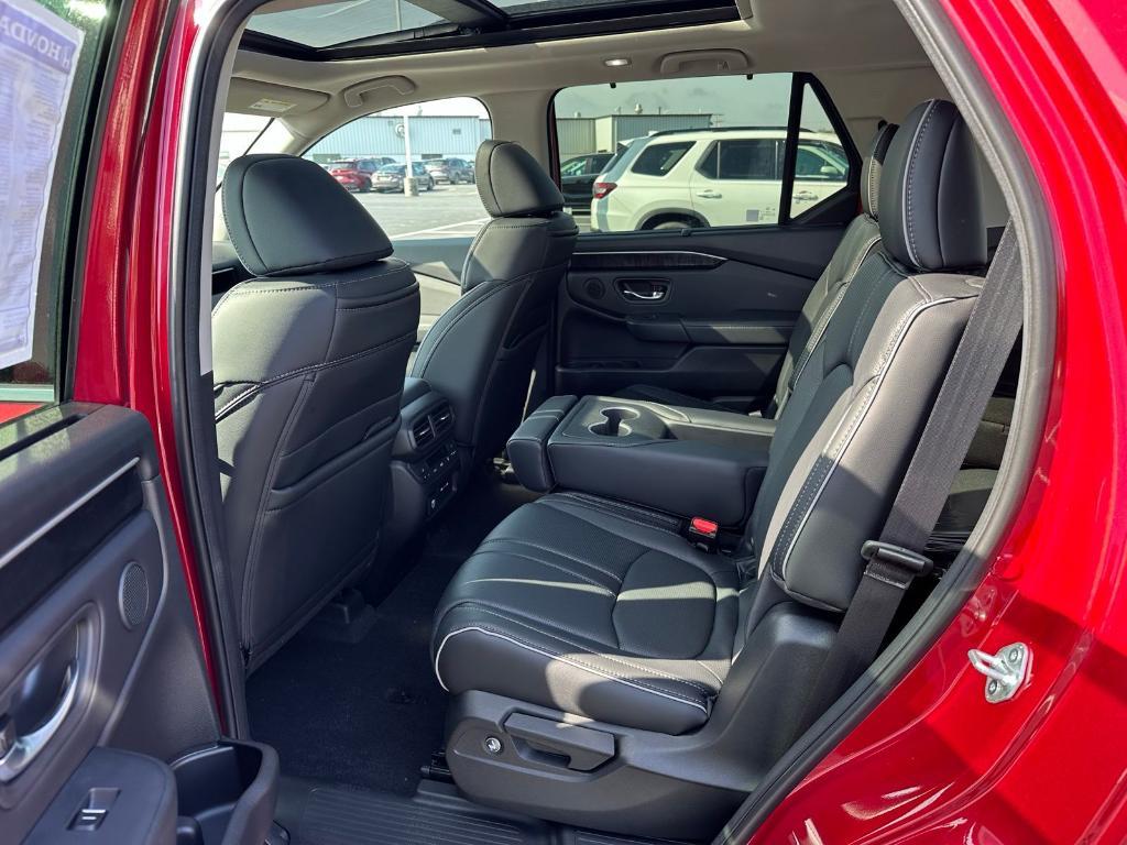 new 2025 Honda Pilot car, priced at $54,985