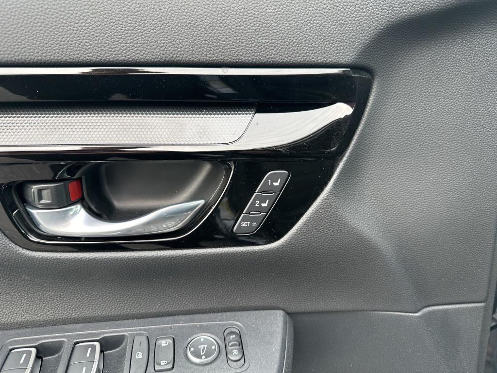 used 2025 Honda CR-V Hybrid car, priced at $39,700