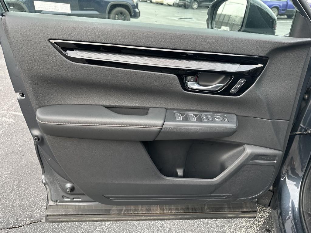 used 2025 Honda CR-V Hybrid car, priced at $39,700