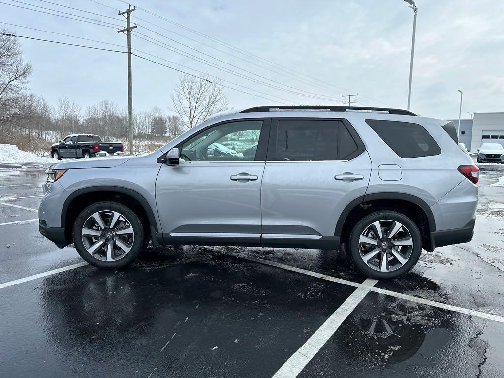 new 2025 Honda Pilot car, priced at $50,995