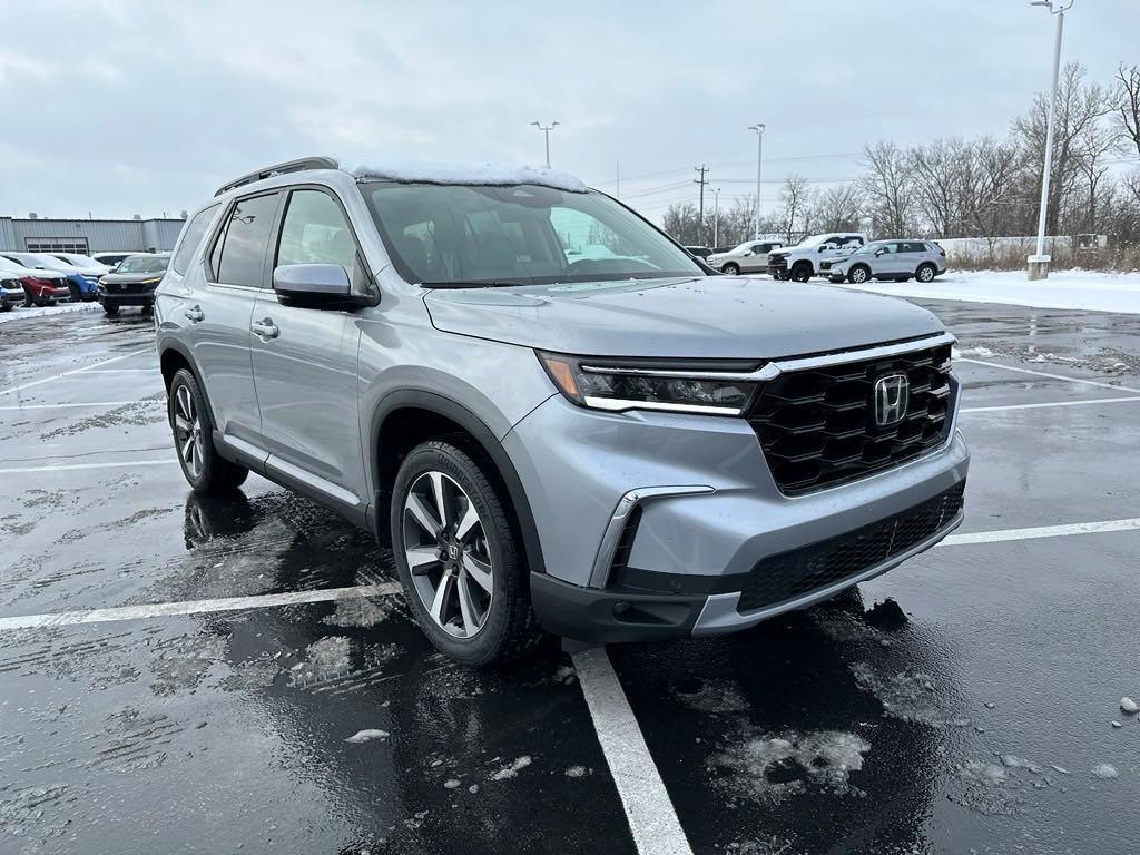 new 2025 Honda Pilot car, priced at $50,995