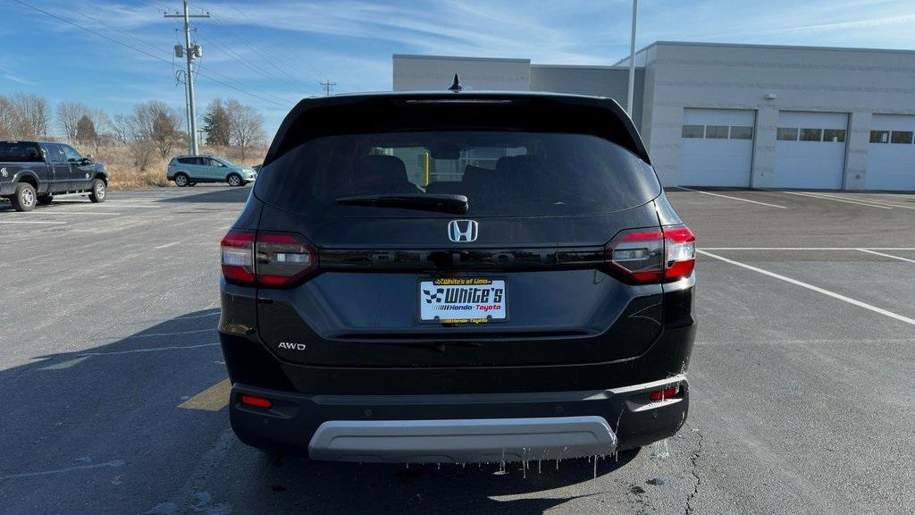 new 2025 Honda Pilot car, priced at $49,680