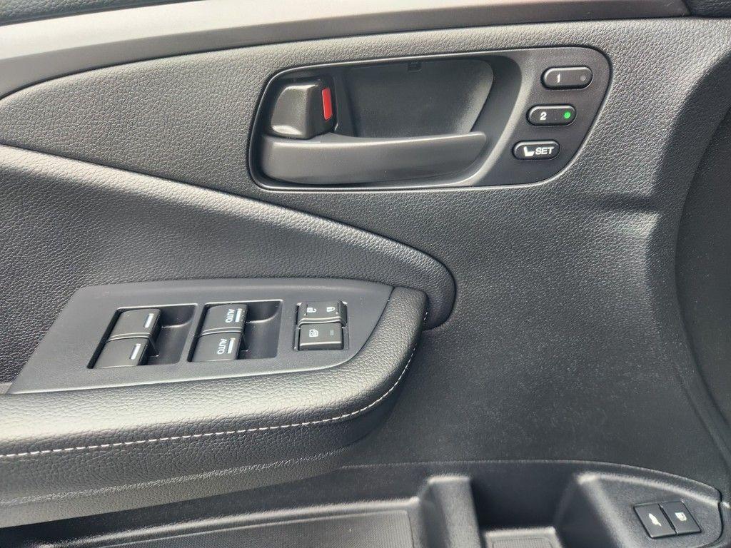 used 2025 Honda Passport car, priced at $40,900