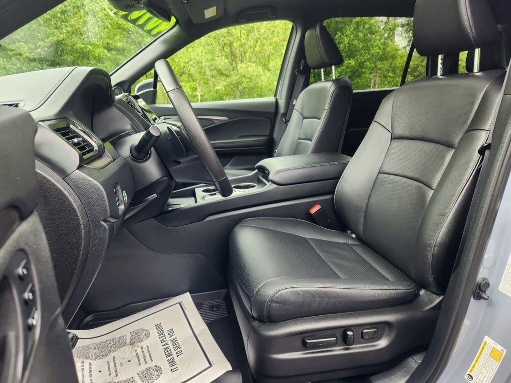used 2025 Honda Passport car, priced at $40,900