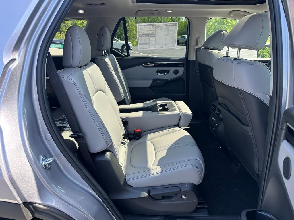 new 2025 Honda Pilot car, priced at $51,095