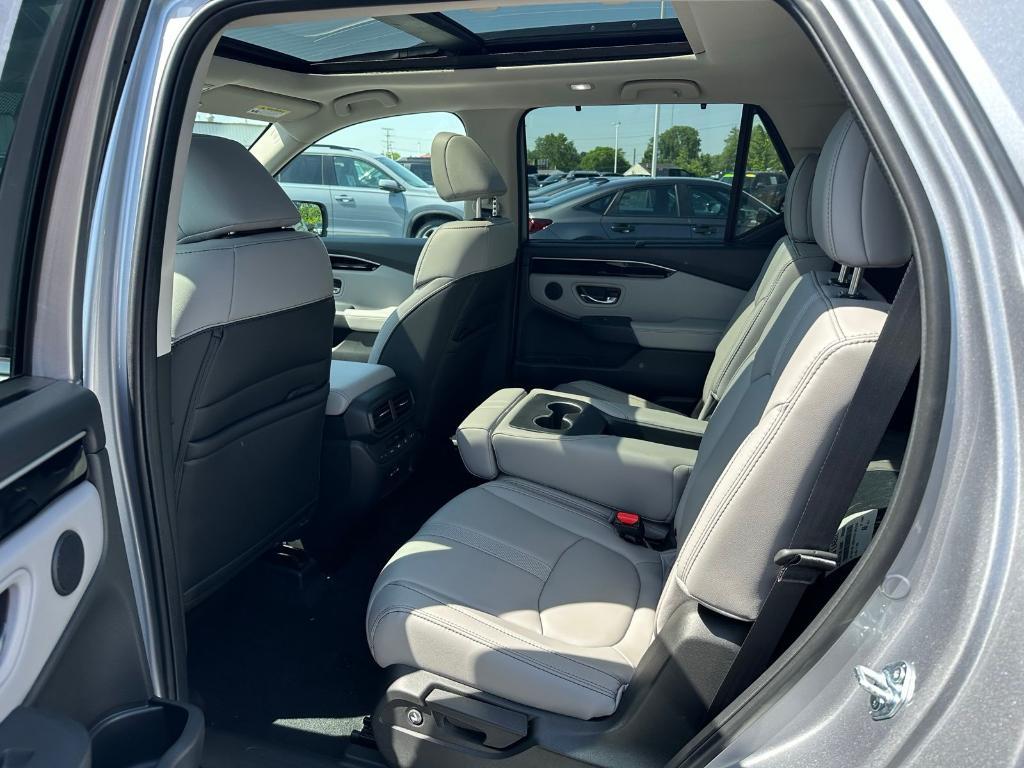 new 2025 Honda Pilot car, priced at $51,095