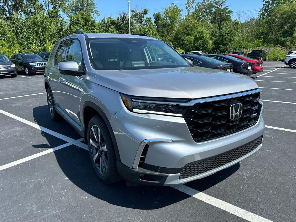 new 2025 Honda Pilot car, priced at $51,095