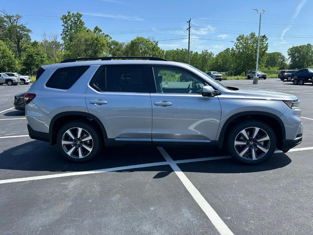 new 2025 Honda Pilot car, priced at $51,095