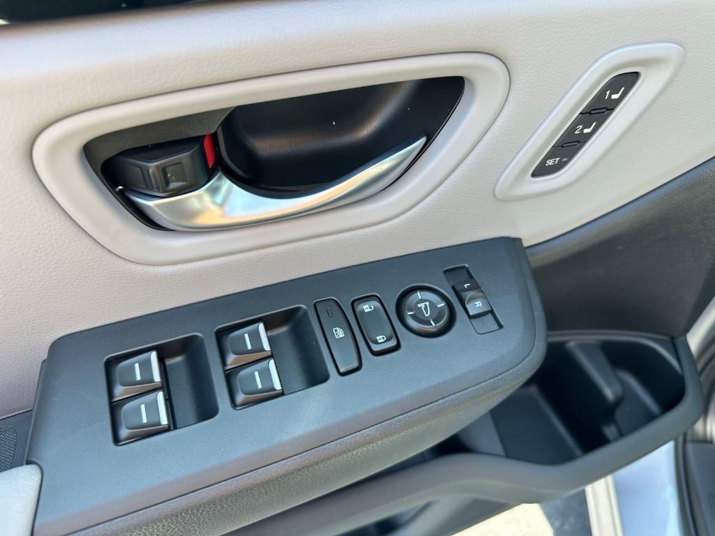 new 2025 Honda Pilot car, priced at $51,095
