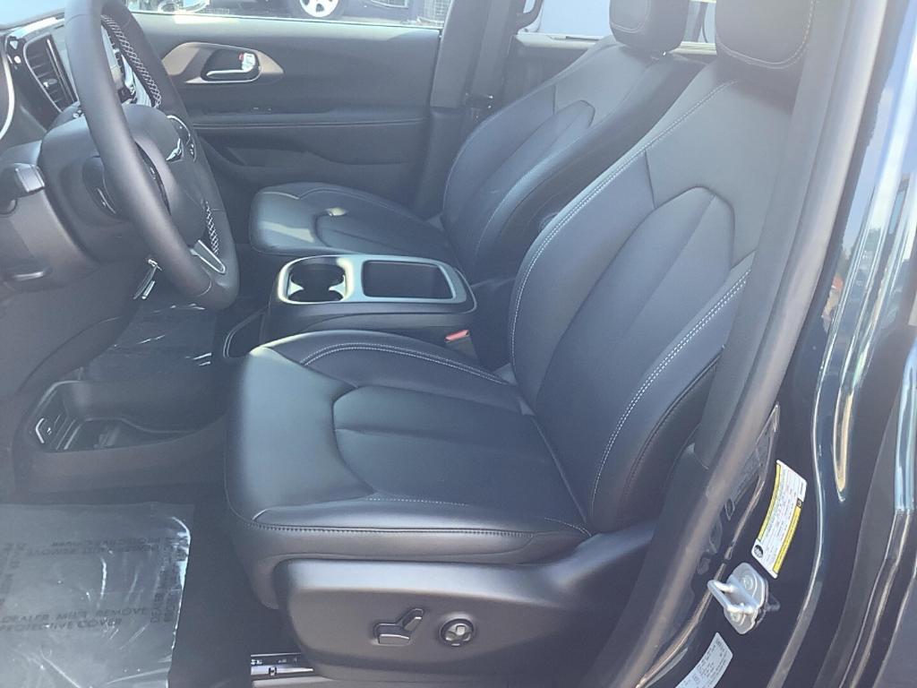 new 2025 Chrysler Pacifica car, priced at $48,496
