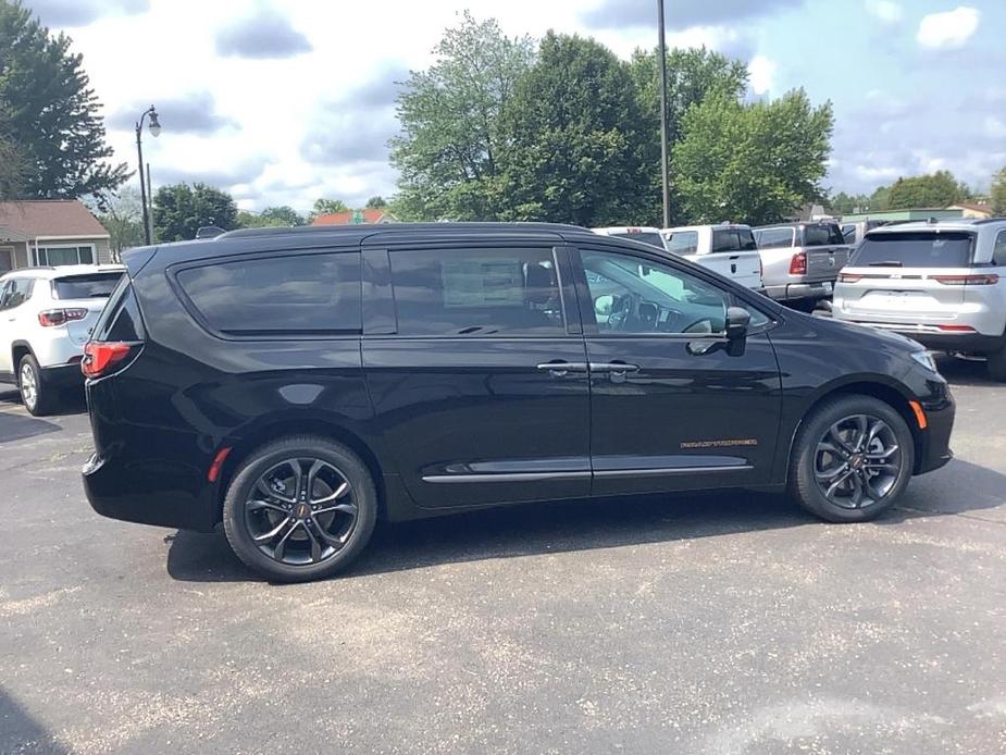 new 2024 Chrysler Pacifica car, priced at $48,345