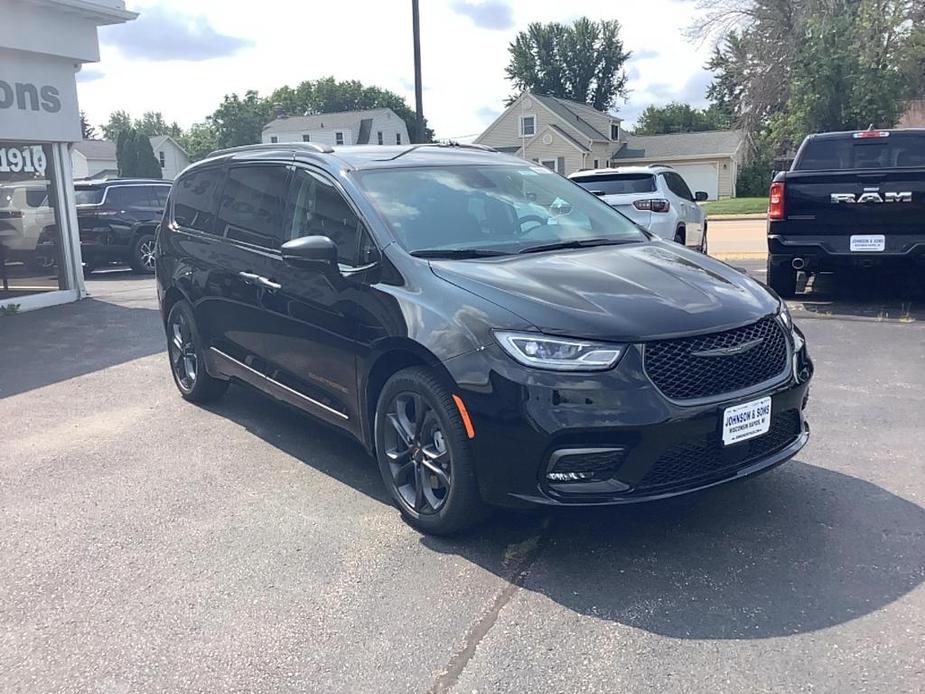 new 2024 Chrysler Pacifica car, priced at $48,345