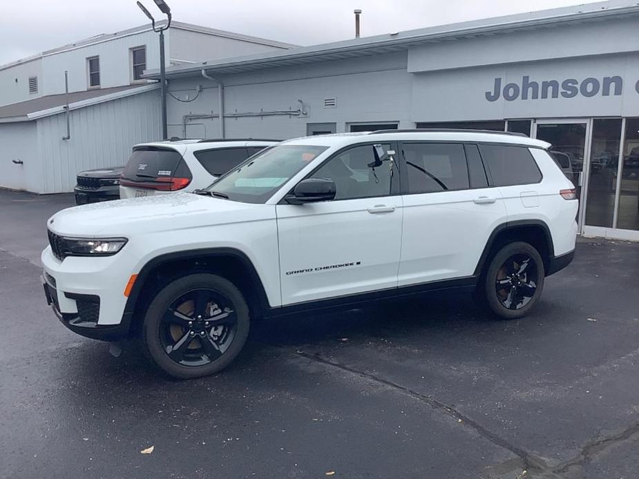 used 2023 Jeep Grand Cherokee car, priced at $35,999