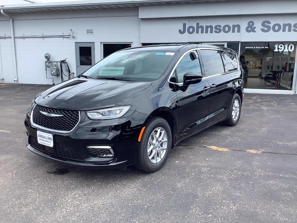 new 2025 Chrysler Pacifica car, priced at $44,726