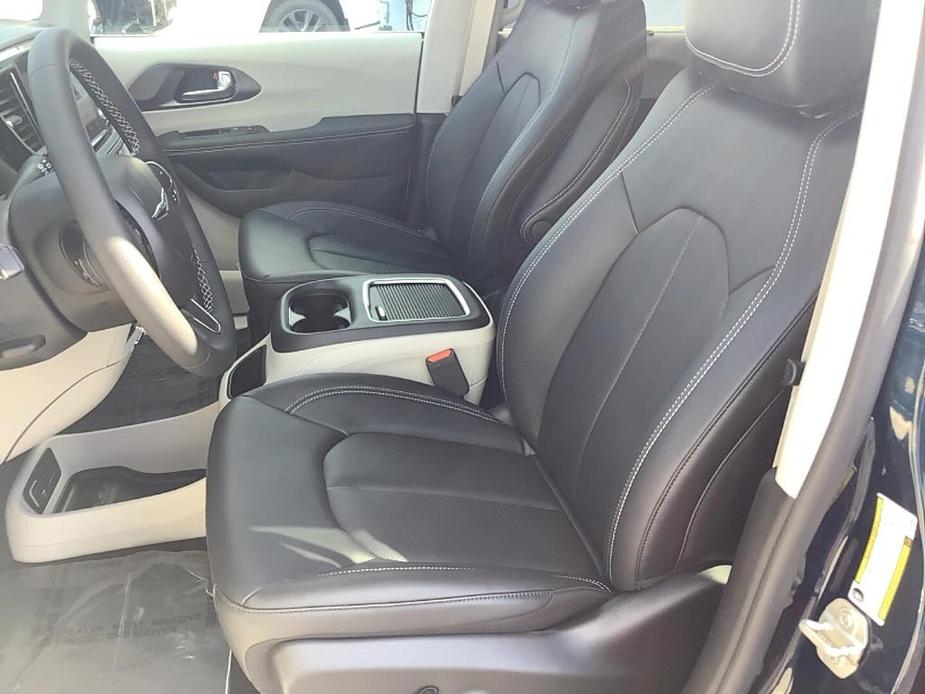 new 2024 Chrysler Pacifica car, priced at $47,940