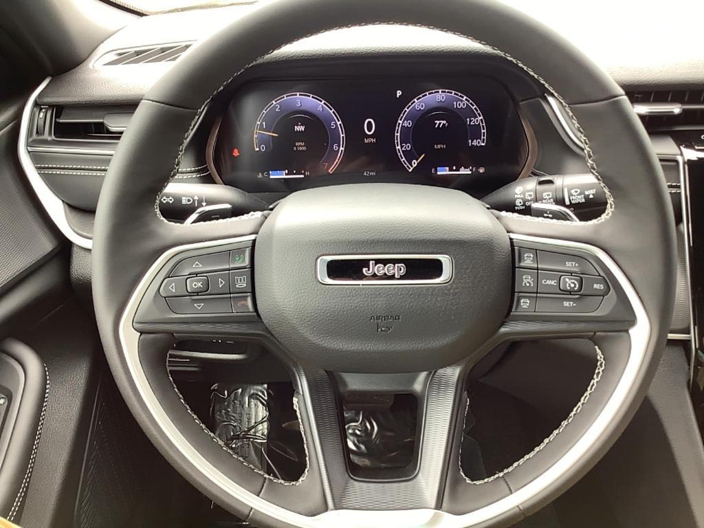 new 2025 Jeep Grand Cherokee car, priced at $46,410