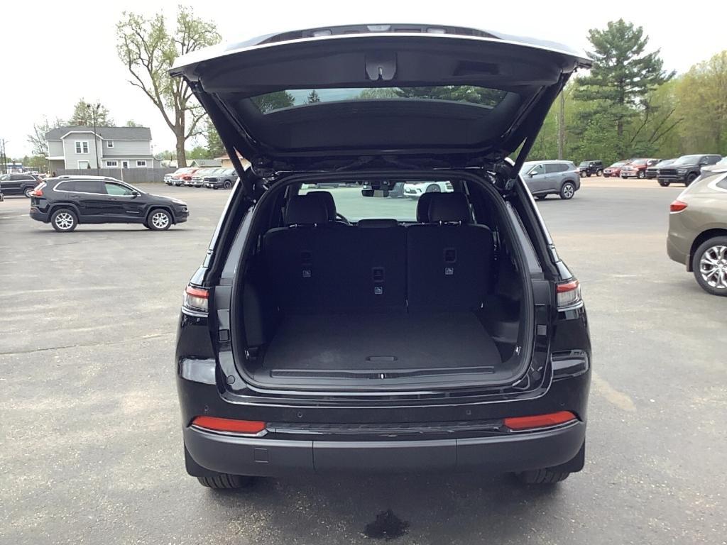 new 2025 Jeep Grand Cherokee car, priced at $46,410