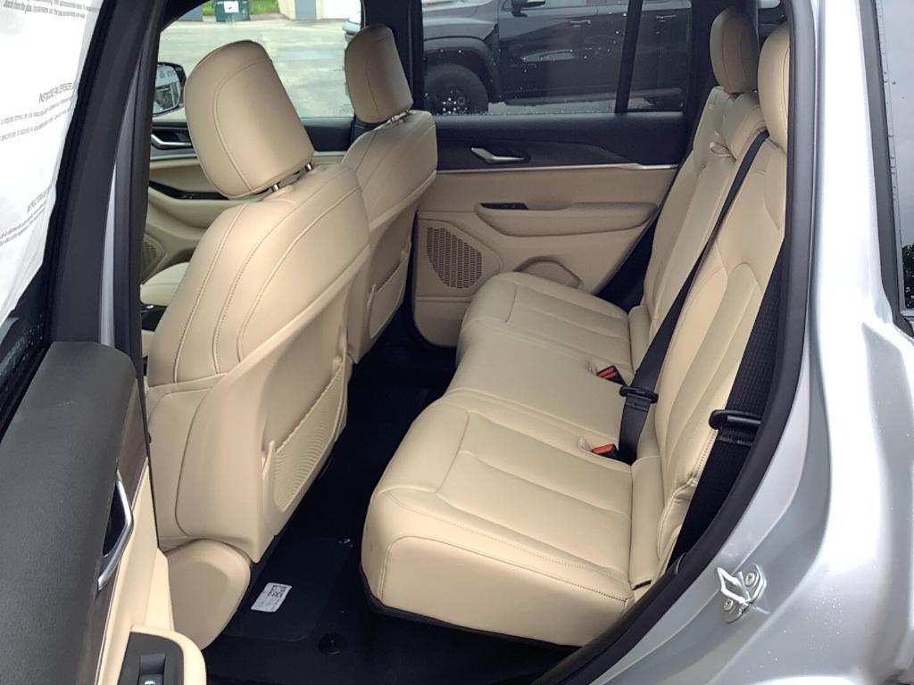 new 2025 Jeep Grand Cherokee car, priced at $50,089