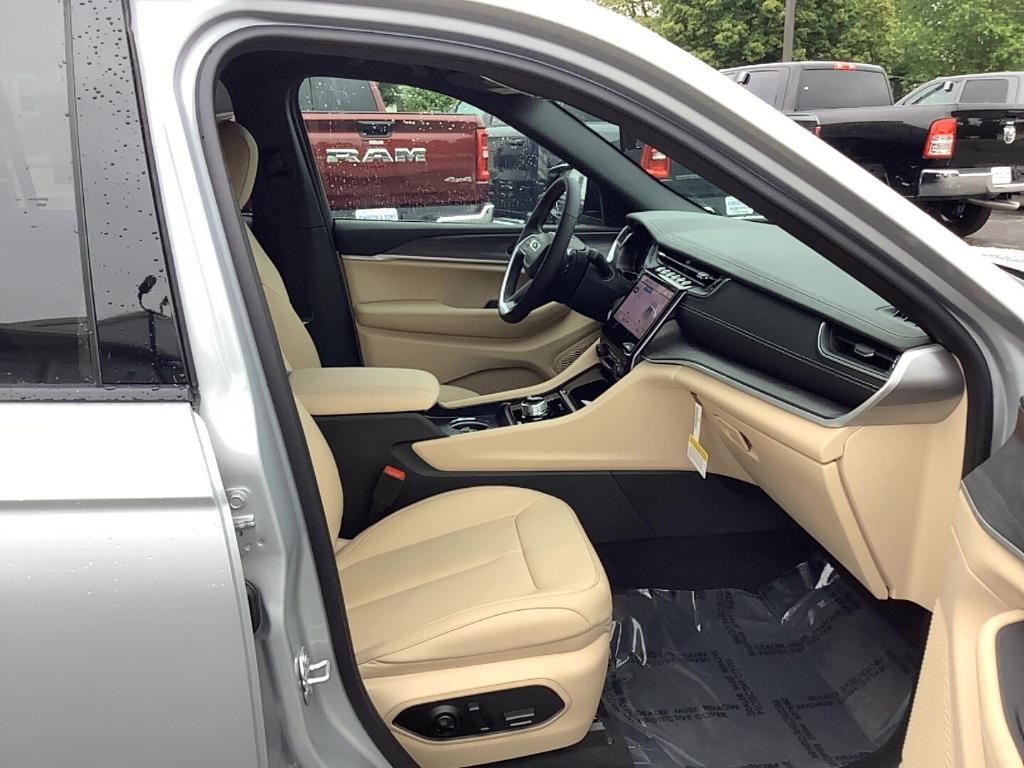 new 2025 Jeep Grand Cherokee car, priced at $50,089