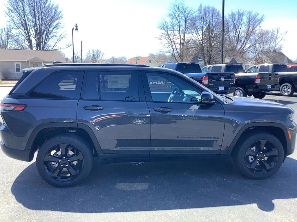 new 2025 Jeep Grand Cherokee car, priced at $47,957