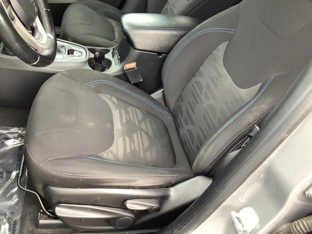 used 2019 Jeep Cherokee car, priced at $18,995