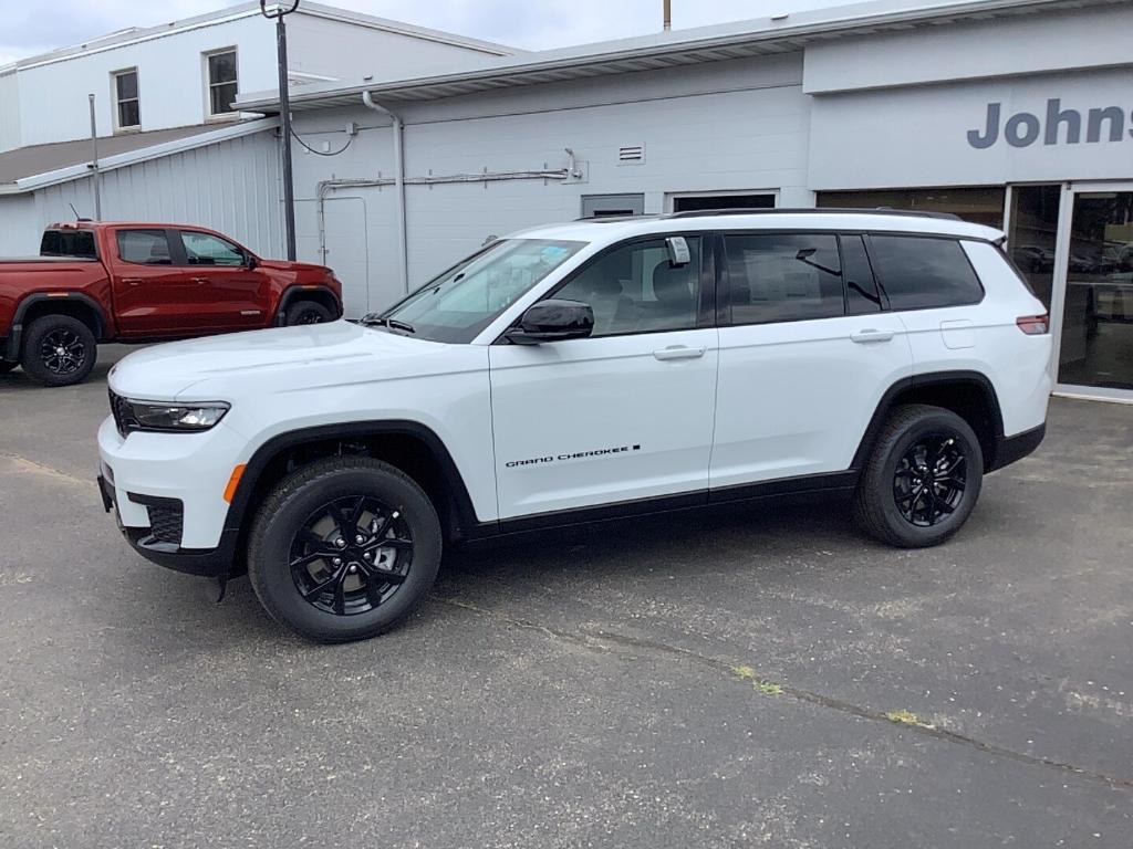 new 2025 Jeep Grand Cherokee L car, priced at $47,901