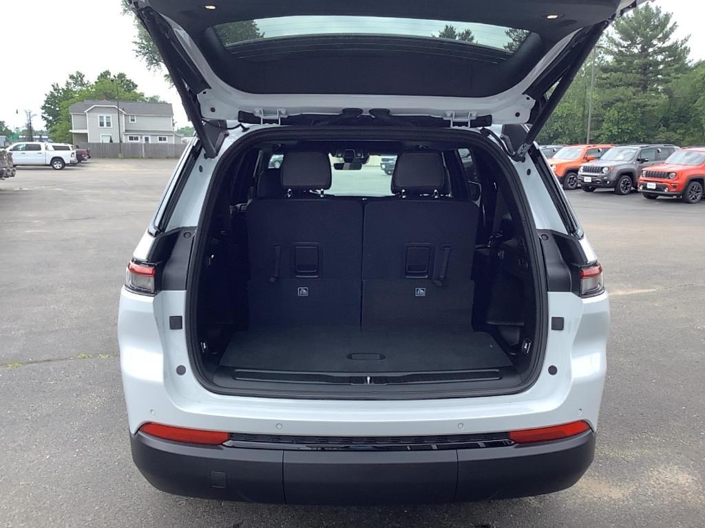 new 2025 Jeep Grand Cherokee L car, priced at $47,901