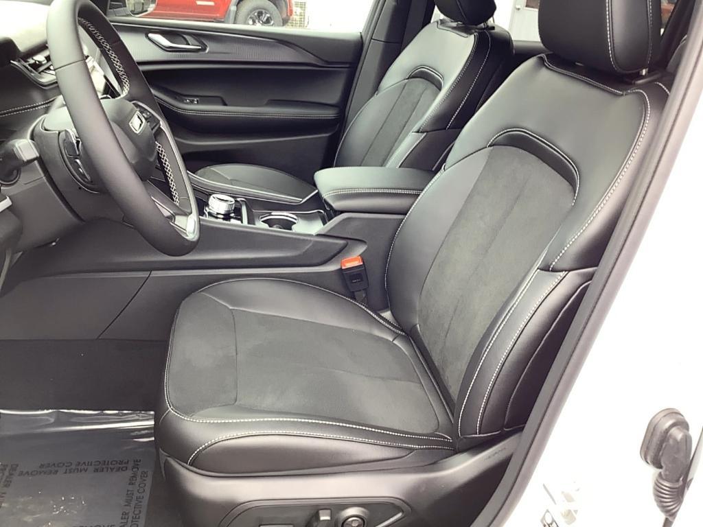 new 2025 Jeep Grand Cherokee L car, priced at $47,901