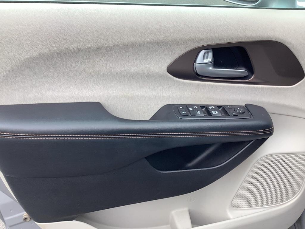 used 2017 Chrysler Pacifica car