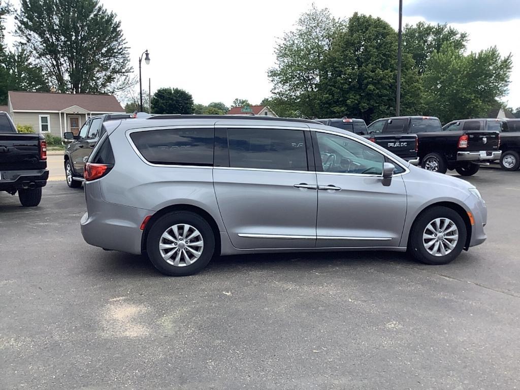 used 2017 Chrysler Pacifica car