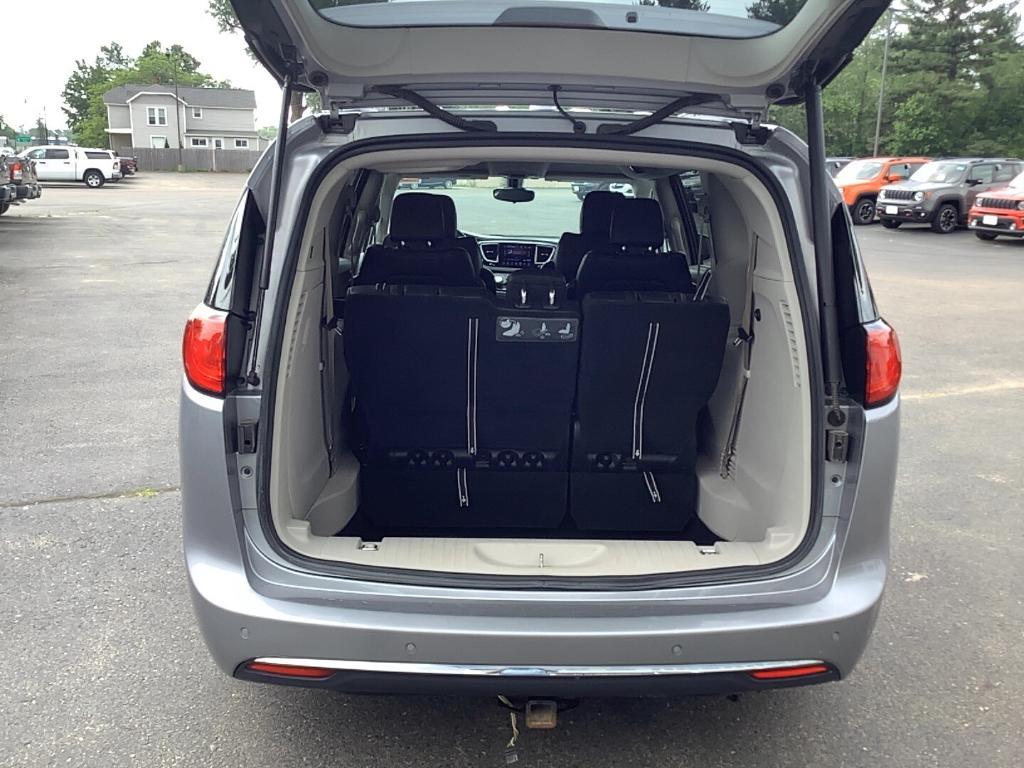 used 2017 Chrysler Pacifica car