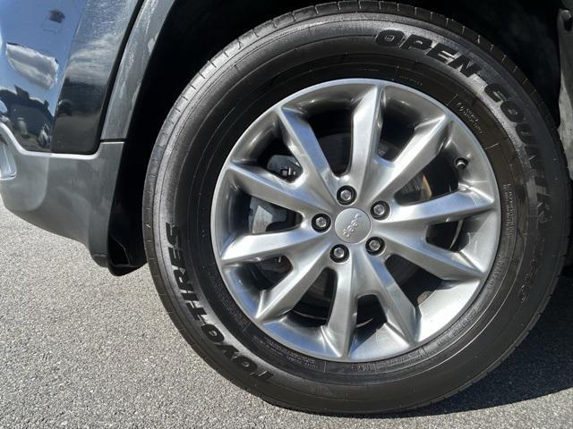 used 2018 Jeep Cherokee car, priced at $16,990
