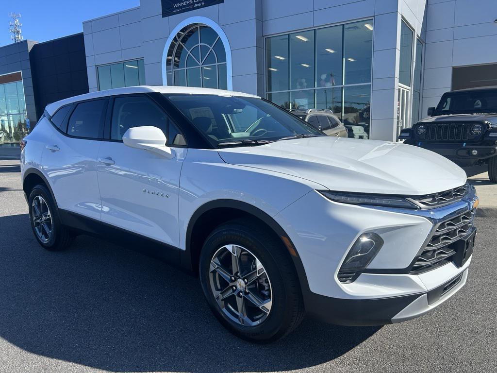 new 2025 Chevrolet Blazer car, priced at $34,279