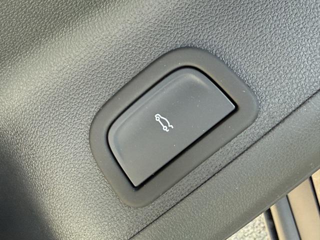 new 2025 Chevrolet Traverse car, priced at $46,060