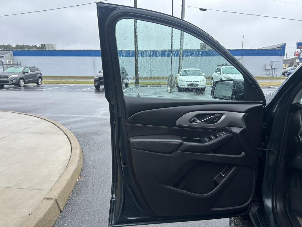 used 2018 Chevrolet Traverse car, priced at $15,960