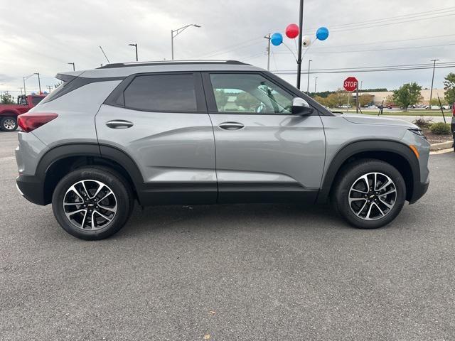 new 2025 Chevrolet TrailBlazer car, priced at $28,580