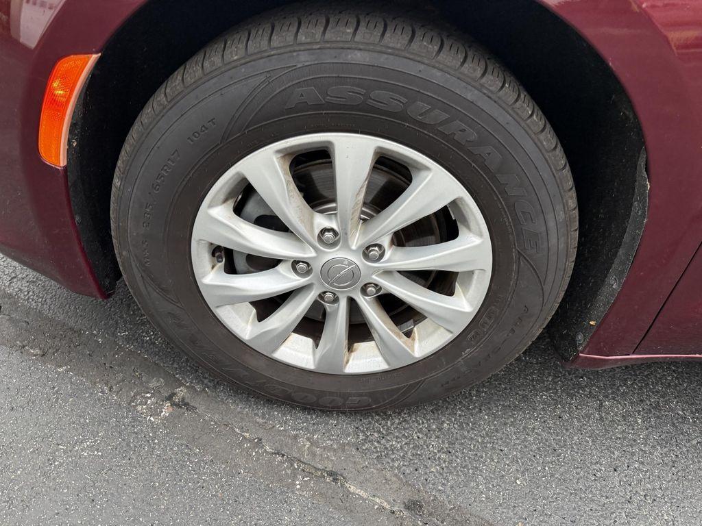 used 2018 Chrysler Pacifica car, priced at $11,793