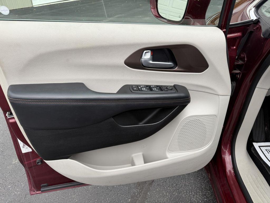 used 2018 Chrysler Pacifica car, priced at $11,793