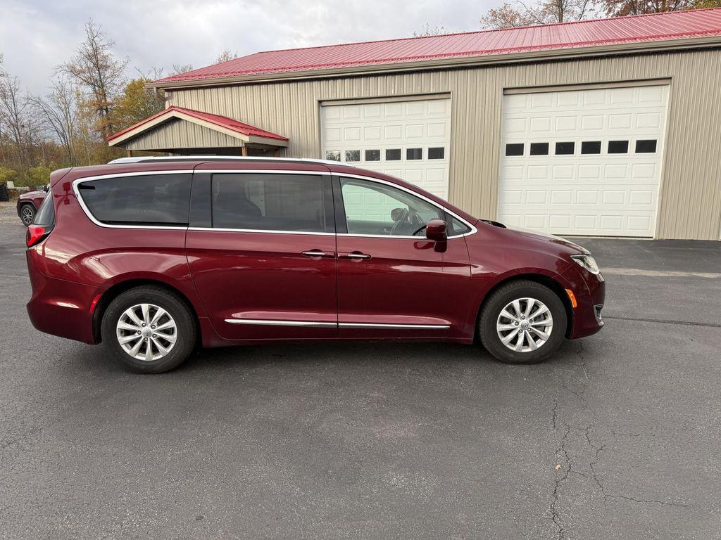 used 2018 Chrysler Pacifica car, priced at $11,793