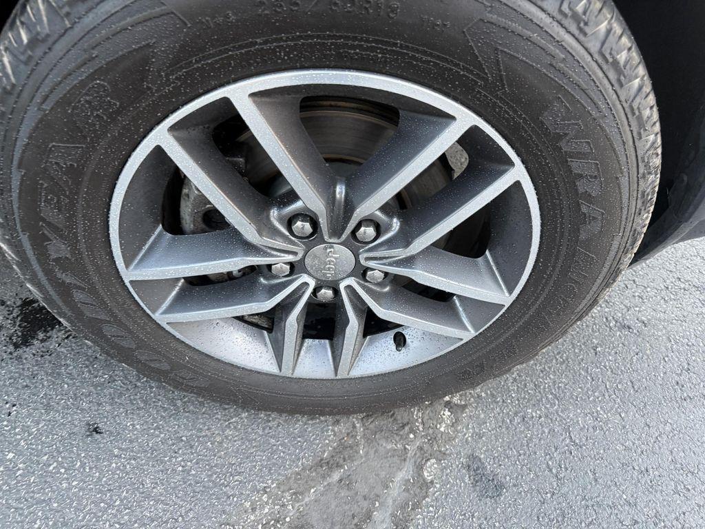 used 2018 Jeep Grand Cherokee car, priced at $15,995