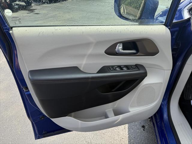 used 2018 Chrysler Pacifica car, priced at $12,900
